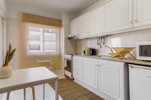 1BR Infante Flat in Quarteira by LovelyStay