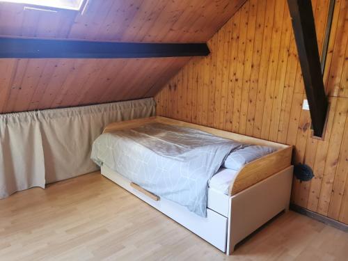 Katil atau katil-katil dalam bilik di Studio Duplex avec jardin - La voie des Salines