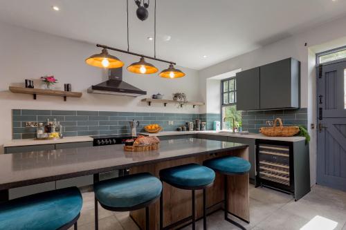 Η κουζίνα ή μικρή κουζίνα στο Rachel's Farm luxury escapes with Hots Tubs