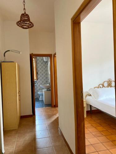 a hallway with a bedroom and a bed and a bathroom at Casa Uliveto in Mattinata