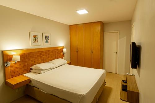 a hotel room with a bed and a television at Lobie Queen Ipanema in Rio de Janeiro