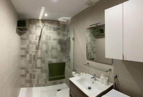 a bathroom with a sink and a toilet and a shower at Casa Koala - Bungalow in Moraira - 4 mins playa in Teulada