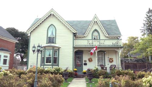 Honeymoon Suite, Bristow's Inn