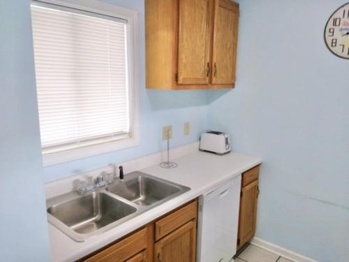 Kuchyň nebo kuchyňský kout v ubytování Beach Harbor Unit 32B condo