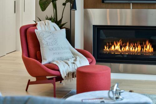 Oak Bay Executive Penthouse – Photos 2