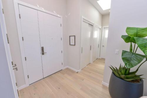 Oak Bay Executive Penthouse – Photos 3