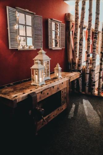 a wooden table with two lanterns on top of it at Sci Sport rooms & suites in Bormio