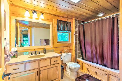 Vannas istaba naktsmītnē Blue Ridge Mtn Retreat Quiet Gated Community