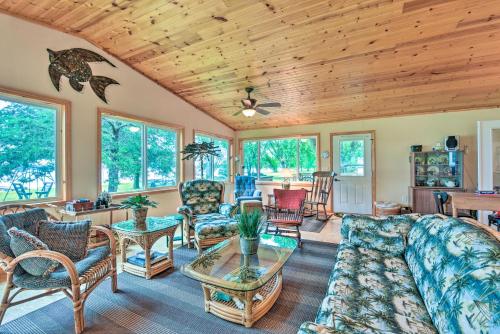 Gallery image of Lakefront Spicer Cabin with Dock and 2 Kayaks! in Spicer