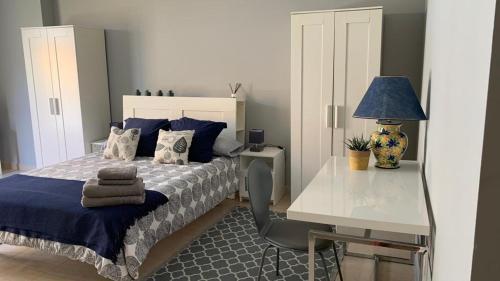 Ένα ή περισσότερα κρεβάτια σε δωμάτιο στο APARTAMENTO FONTE DO CRISTO