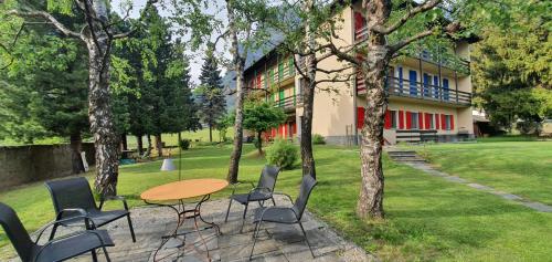 a table and chairs in front of a building at Cuore Alpino in Olivone