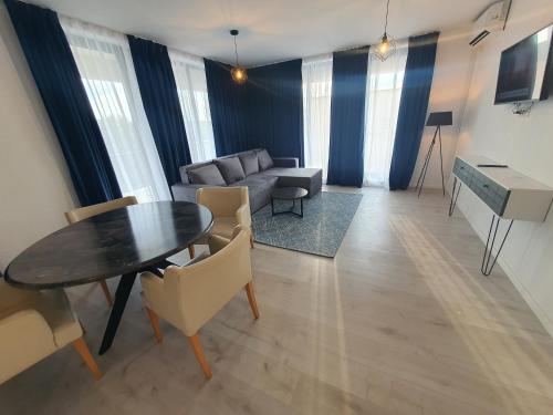 Televiisor ja/või meelelahutuskeskus majutusasutuses Grey Residence Apartments