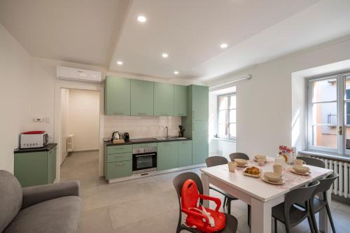 A kitchen or kitchenette at Dream Baveno