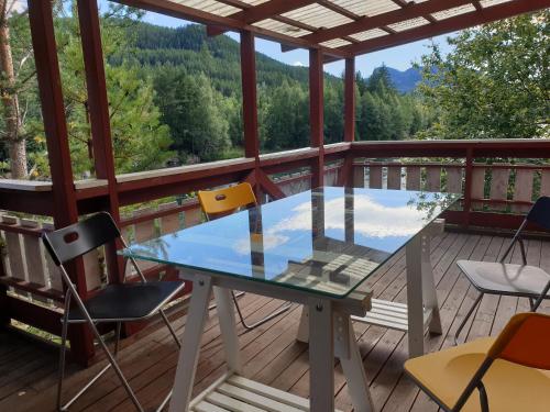 a table and chairs on a deck with a view at Holiday Raustua Cabin in Gol