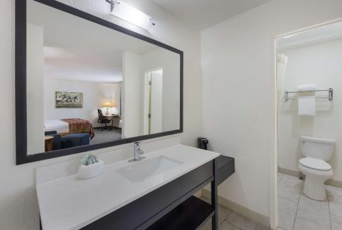 Ένα μπάνιο στο Best Western Kokopelli Lodge