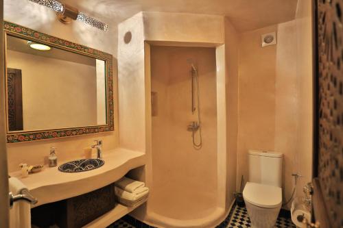 a bathroom with a sink and a shower and a toilet at Riad Moulaydriss et Giacomo in Fès