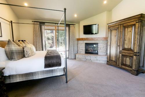 a bedroom with a bed and a fireplace at Luxury King Room with Mountain View Hotel Room in Park City