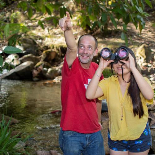 a man and a woman looking through binoculars at Finca de la Vaca - Glamping in Palora