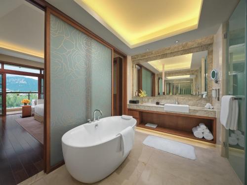 Koupelna v ubytování HUALUXE Hotels & Resorts Kunming