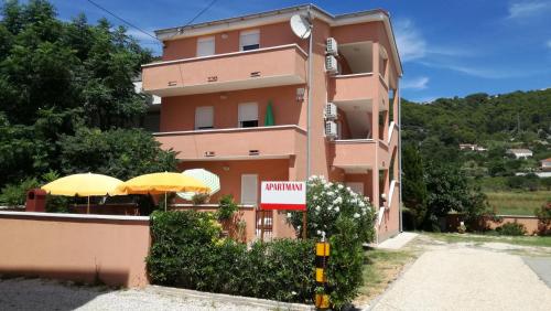 Apartments with parking spaces Barbat, Rab - 11472