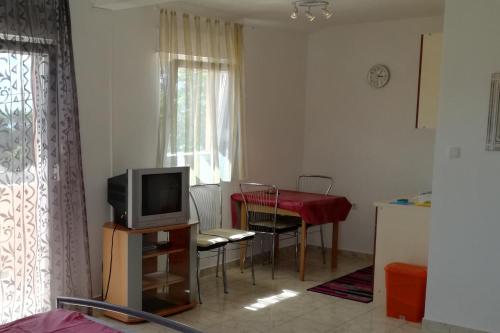 Apartments with parking spaces Barbat, Rab - 11472