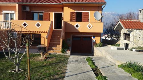 Apartments with a parking space Razanac, Zadar - 11476