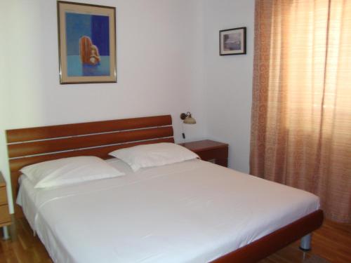 Apartments with a parking space Seget Donji, Trogir - 11524