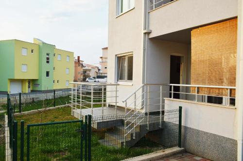 Apartments with a parking space Podstrana, Split - 11526