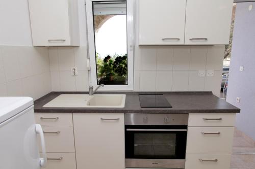Apartments with parking space Mavarstica, Ciovo - 11563