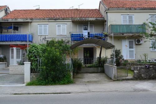 Apartments with parking space Korcula - 11594