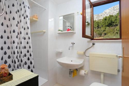 Koupelna v ubytování Apartments by the sea Podaca, Makarska - 11588