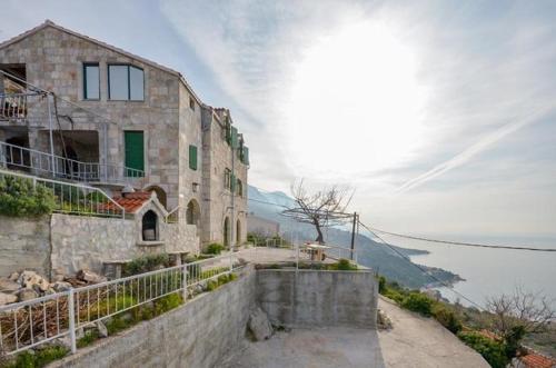 Apartments with parking space Brela, Makarska - 11552