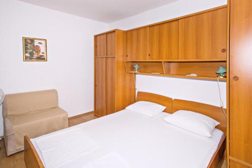 Katil atau katil-katil dalam bilik di Apartment Trpanj 11545b