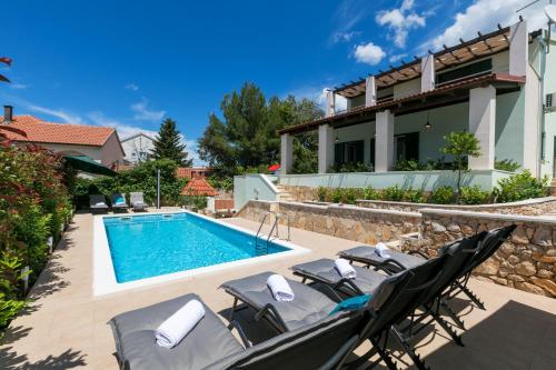 Seaside family friendly house with a swimming pool Razanj, Rogoznica - 13738