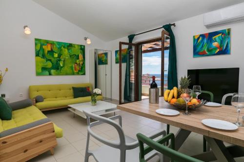 Seaside family friendly house with a swimming pool Razanj, Rogoznica - 13738