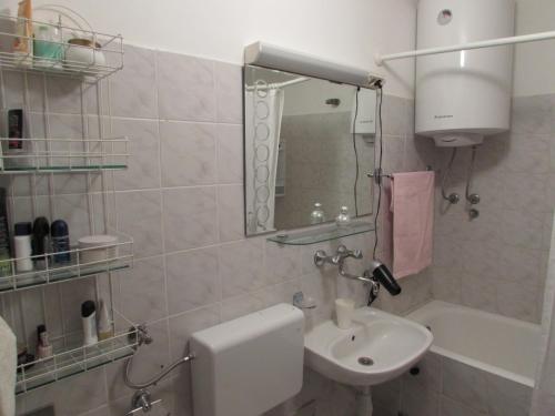 Apartments with WiFi Sibenik - 13743