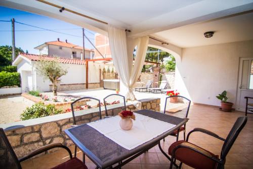 Seaside holiday house Barbat, Rab - 13806