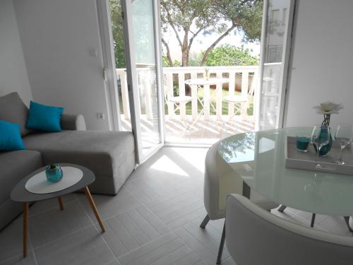 Apartment Okrug Gornji 13859a
