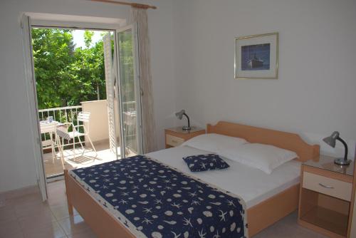 Apartments by the sea Podgora, Makarska - 13864