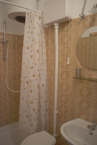 Apartments by the sea Podgora, Makarska - 13864