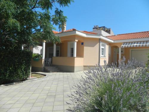 Fotografia z galérie ubytovania Holiday house with a parking space Zadar - 13883 v destinácii Zadar