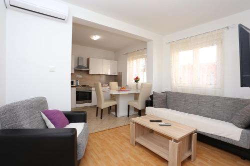 Kuchyňa alebo kuchynka v ubytovaní Apartment Split 11518c