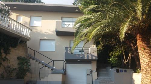 Family-friendly apartments with swimming pool Krilo Jesenice, Omis - 13898