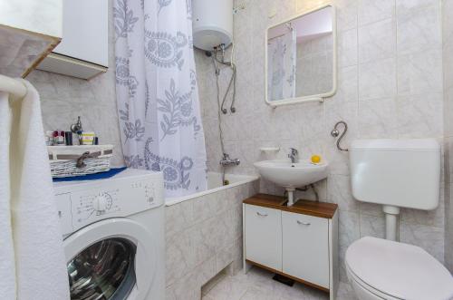 Apartments with WiFi Split - 13899
