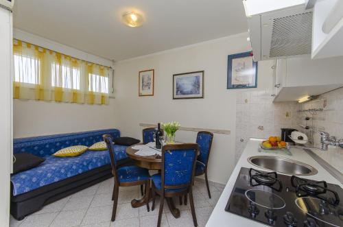 Apartments with WiFi Split - 13899