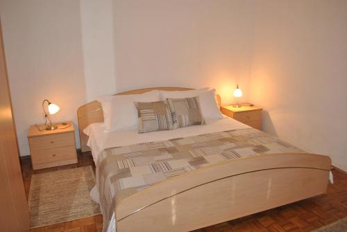 En eller flere senge i et værelse på Family friendly house with a swimming pool Brna, Korcula - 13943