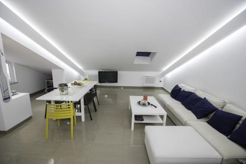 Apartments by the sea Palit, Rab - 13990