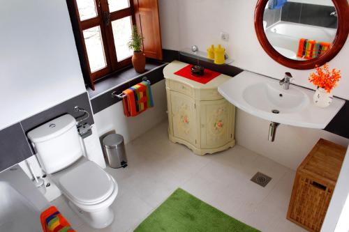 Ένα μπάνιο στο Holiday house with a parking space Zaostrog, Makarska - 13998