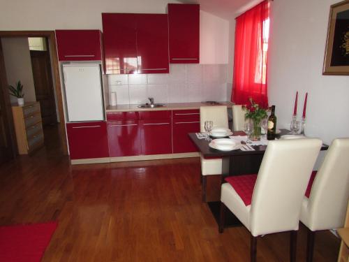 Apartments with a parking space Vodice - 13997