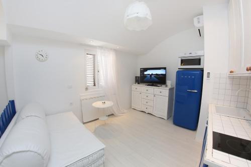 Apartments and rooms with WiFi Zadar - 14030